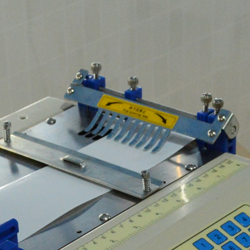 Small elastic band cutting machine for garment processing factory