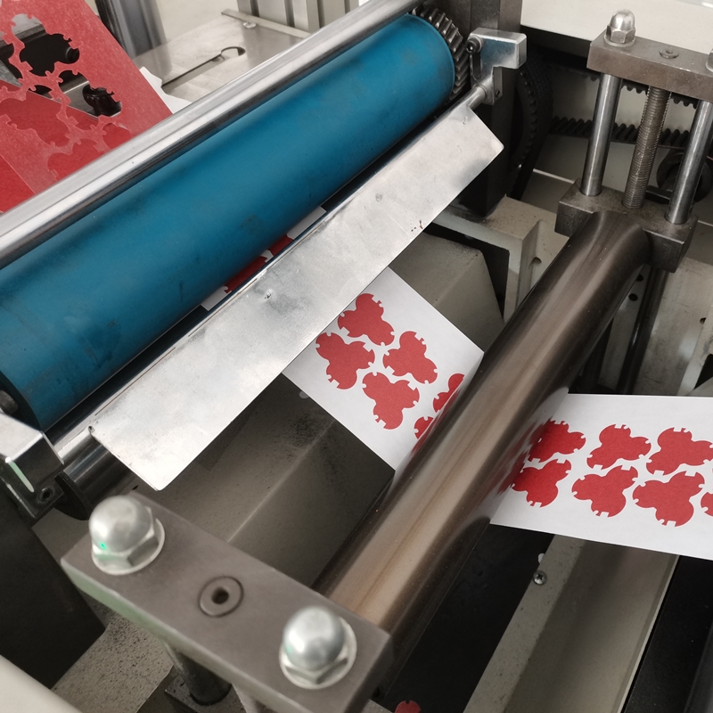 Small Adhesive Blank Sticker Label Flat Bed Creasing Die Cutting Slitting Machine