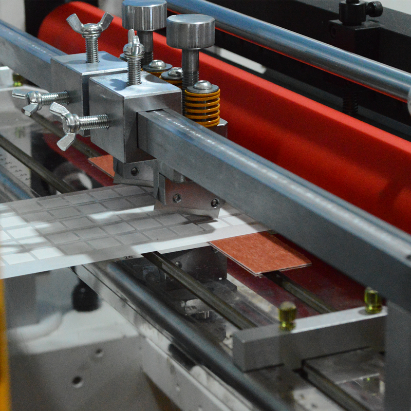 cut squares Intermittent skip cutting machine